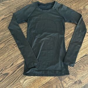 Lululemon Womens size 2 Black Swiftly Tech Long-Sleeve Shirt 2.0 Hip Length